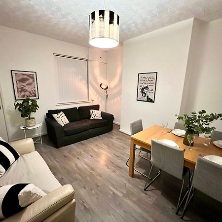 Spacious 3-Bedroom Family Home In Ince Екстер'єр фото