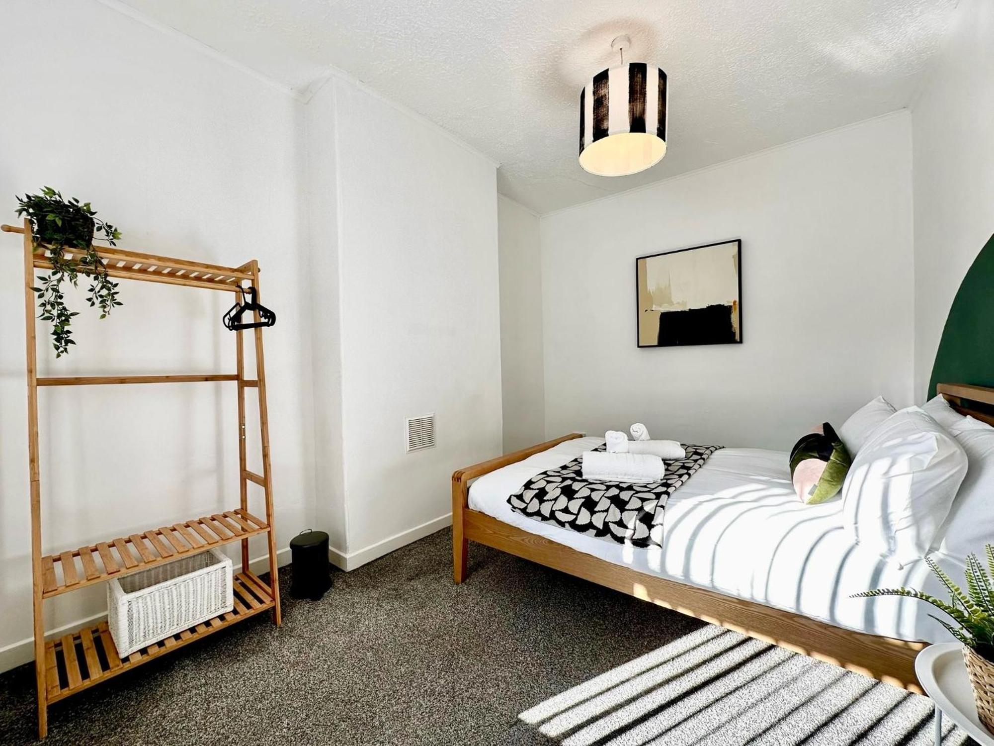 Spacious 3-Bedroom Family Home In Ince Екстер'єр фото